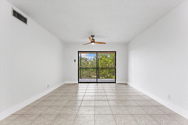 200 W Jacaranda Country Club Drive 3c, Plantation, FL 33324
