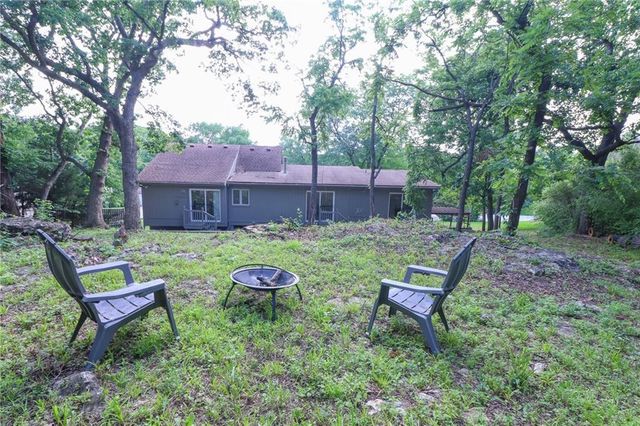 16015 Meadow Lane, Stilwell, KS 66085