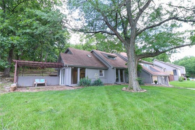 16015 Meadow Lane, Stilwell, KS 66085