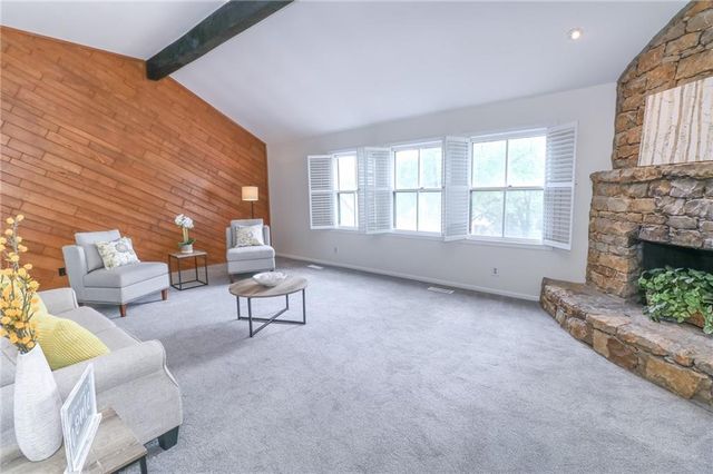 16015 Meadow Lane, Stilwell, KS 66085