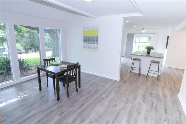 16015 Meadow Lane, Stilwell, KS 66085