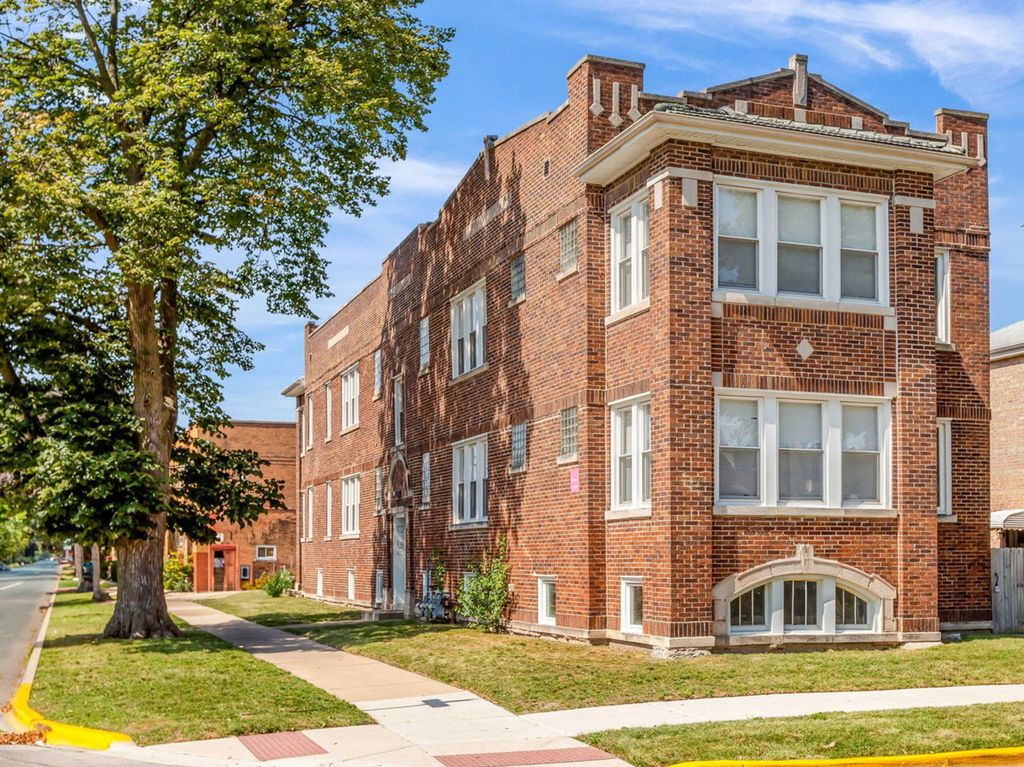 1648 East Avenue 2E, Berwyn, IL 60402