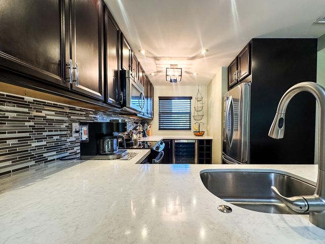 9460 Tangerine Place 207, Davie, FL 33324