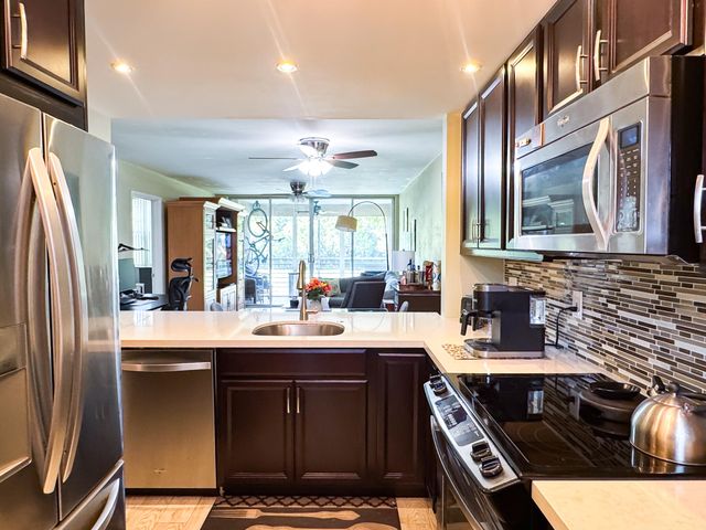 9460 Tangerine Place 207, Davie, FL 33324
