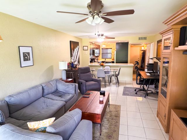 9460 Tangerine Place 207, Davie, FL 33324