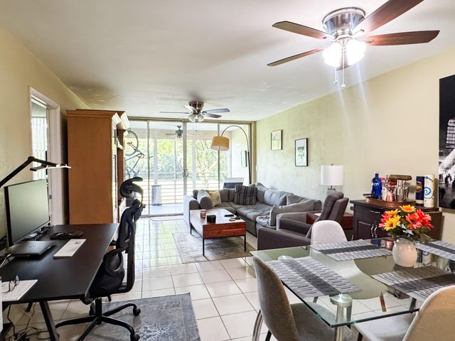 9460 Tangerine Place 207, Davie, FL 33324