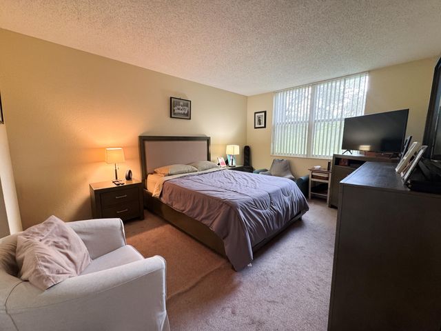 9460 Tangerine Place 207, Davie, FL 33324