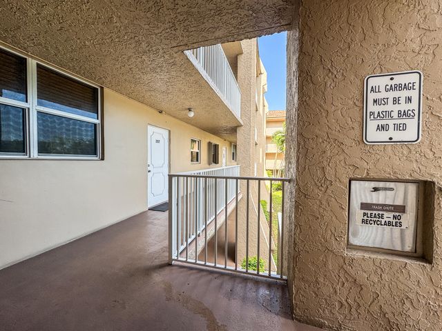 9460 Tangerine Place 207, Davie, FL 33324