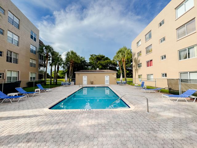 9460 Tangerine Place 207, Davie, FL 33324