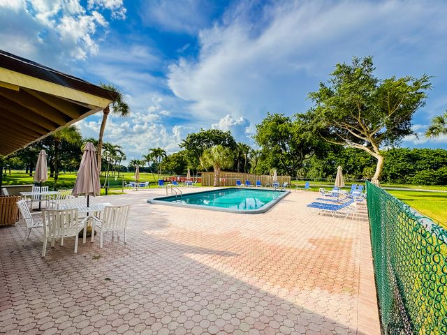9460 Tangerine Place 207, Davie, FL 33324