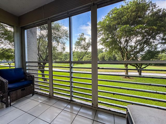 9460 Tangerine Place 207, Davie, FL 33324