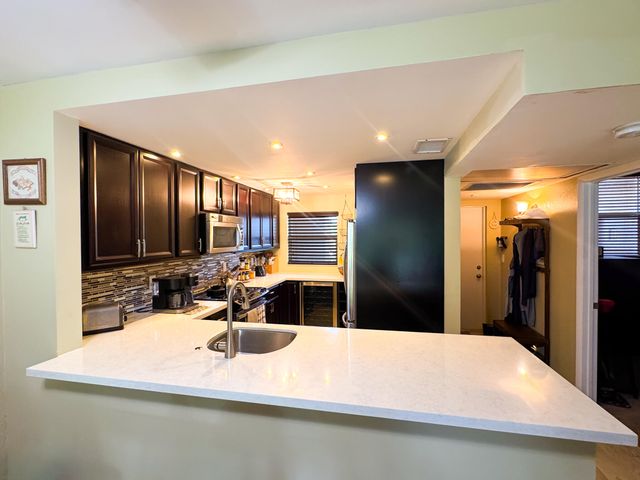 9460 Tangerine Place 207, Davie, FL 33324