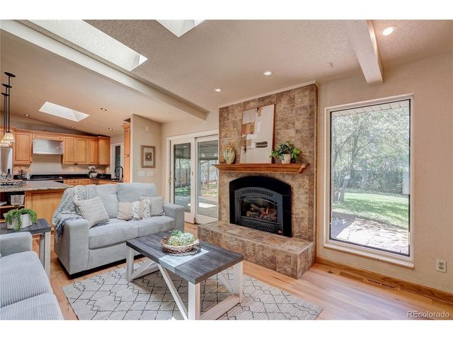 811 S Newcombe Way, Lakewood, CO 80226