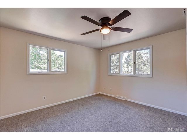 811 S Newcombe Way, Lakewood, CO 80226