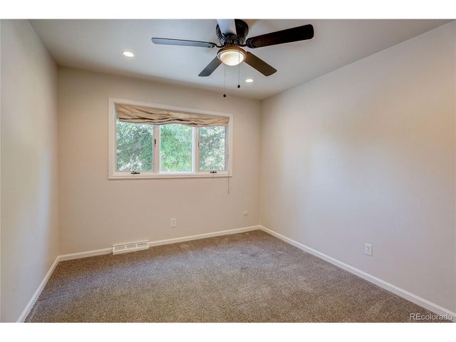 811 S Newcombe Way, Lakewood, CO 80226