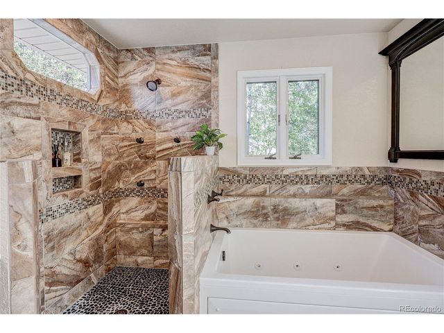 811 S Newcombe Way, Lakewood, CO 80226