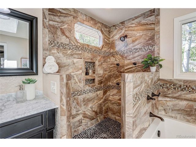 811 S Newcombe Way, Lakewood, CO 80226