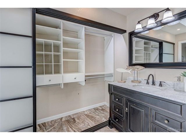 811 S Newcombe Way, Lakewood, CO 80226