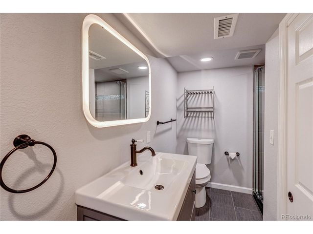 811 S Newcombe Way, Lakewood, CO 80226