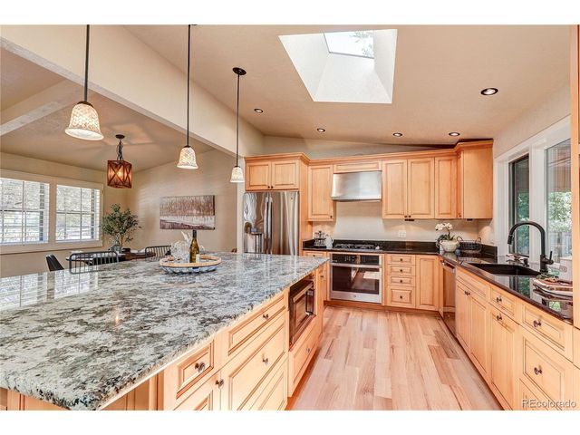 811 S Newcombe Way, Lakewood, CO 80226
