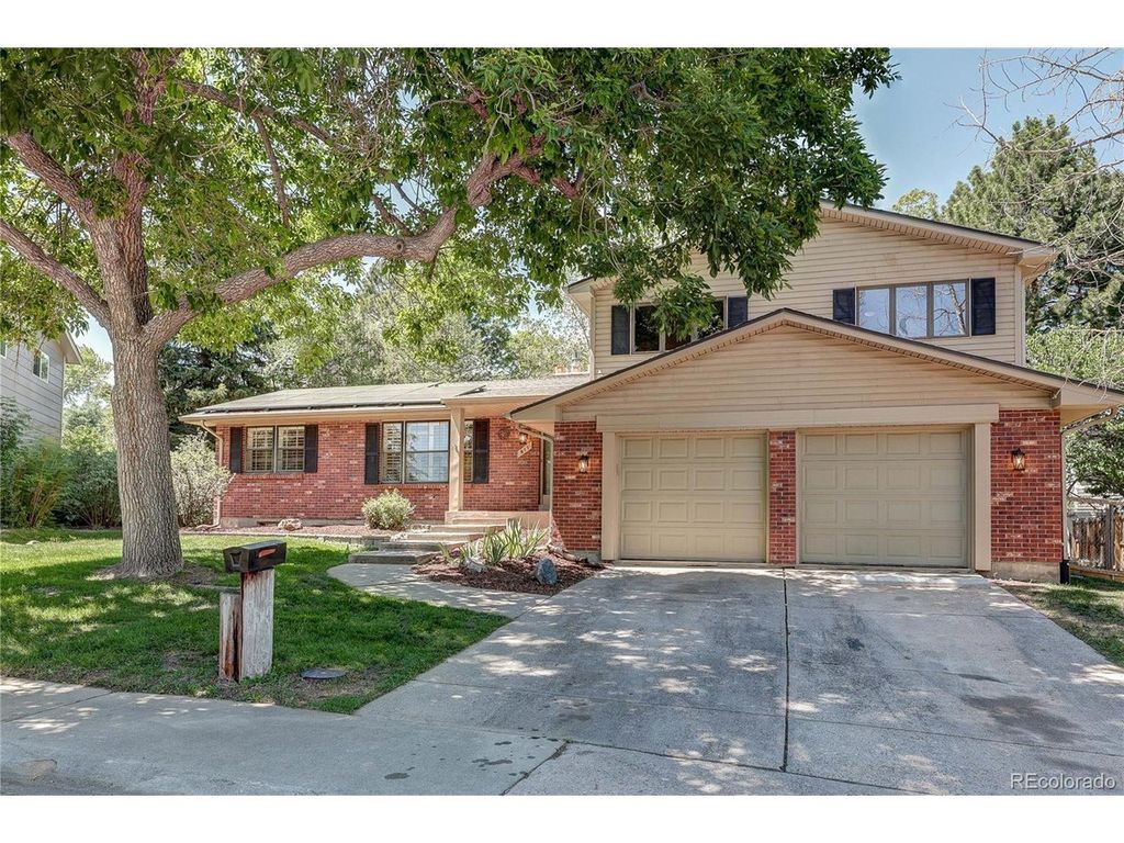 811 S Newcombe Way, Lakewood, CO 80226