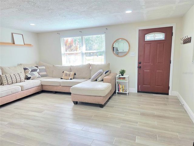 106 5TH STREET NW, Ruskin, FL 33570
