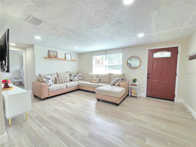 106 5TH STREET NW, Ruskin, FL 33570