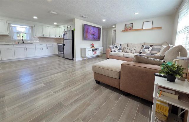 106 5TH STREET NW, Ruskin, FL 33570