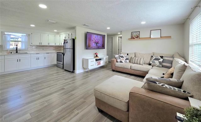 106 5TH STREET NW, Ruskin, FL 33570