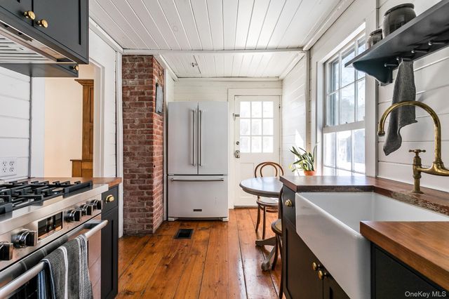 8 George Sickle Road, Saugerties, NY 12477