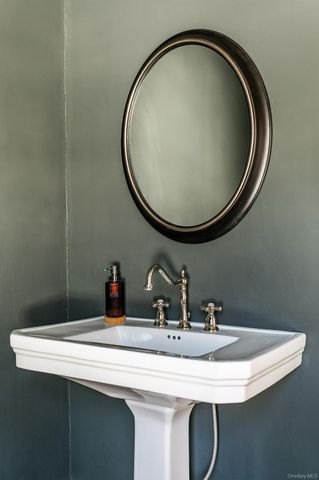 8 George Sickle Road, Saugerties, NY 12477