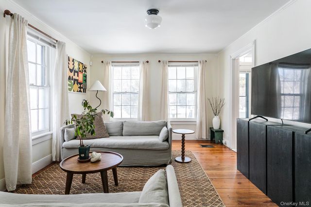 8 George Sickle Road, Saugerties, NY 12477