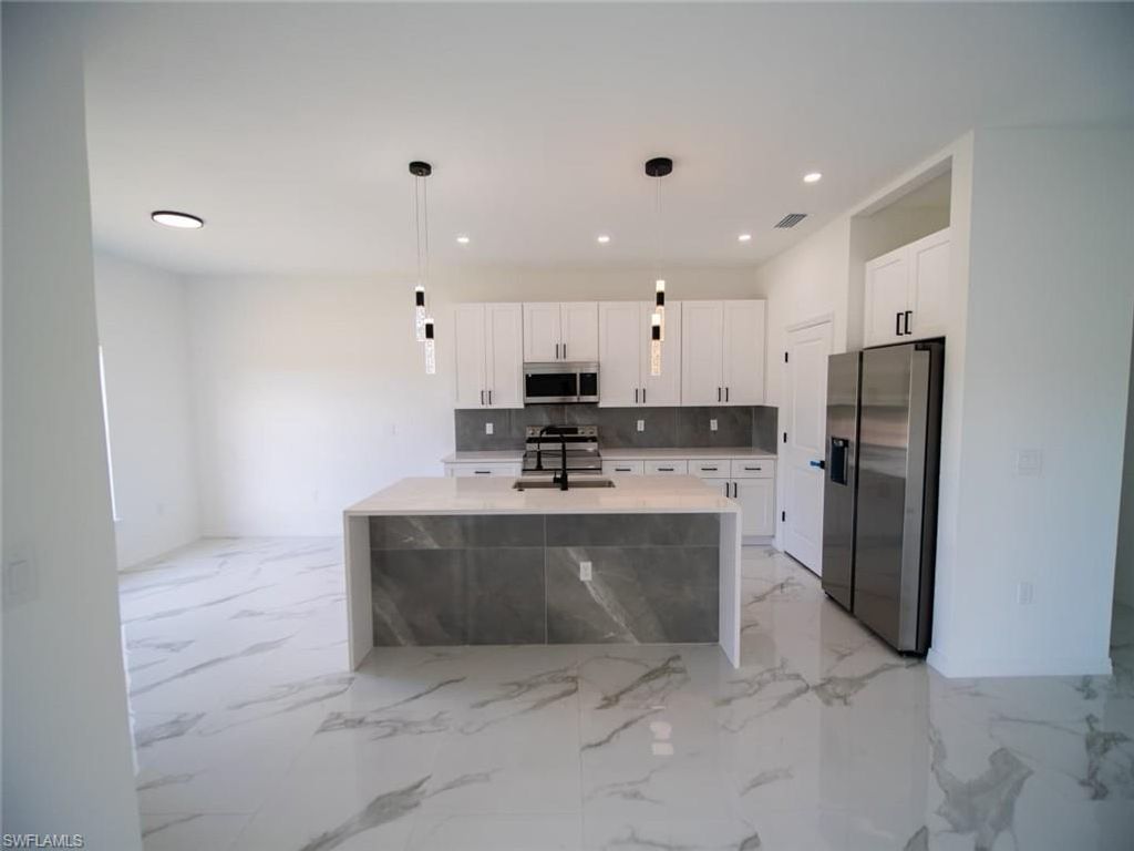 1515 CORTEZ AVE, LEHIGH ACRES, FL 33972 — photo 4