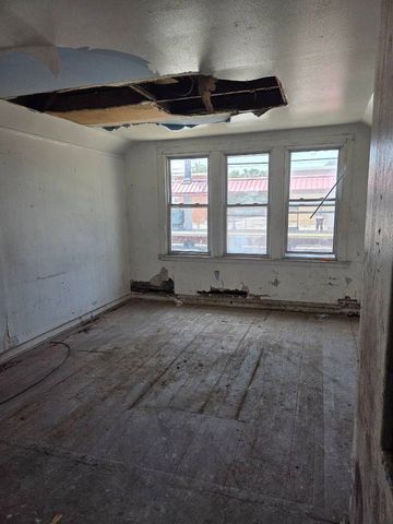 8227 S Commercial Avenue, Chicago, IL 60617