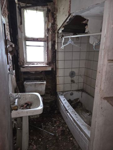 8227 S Commercial Avenue, Chicago, IL 60617