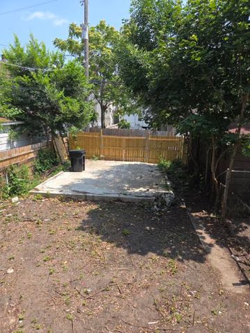 8227 S Commercial Avenue, Chicago, IL 60617