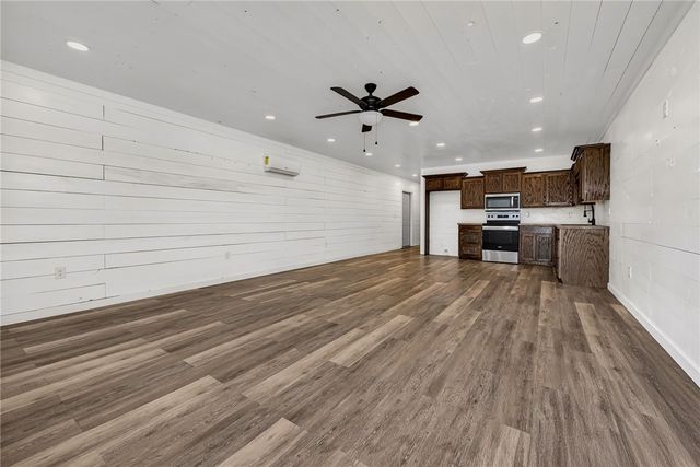 139172 HWY 82, Tahlequah, OK 74464