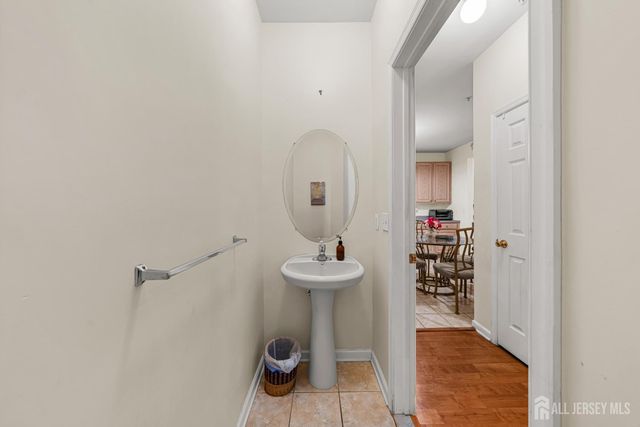 186 Sunshine Drive, Piscataway, NJ 08854