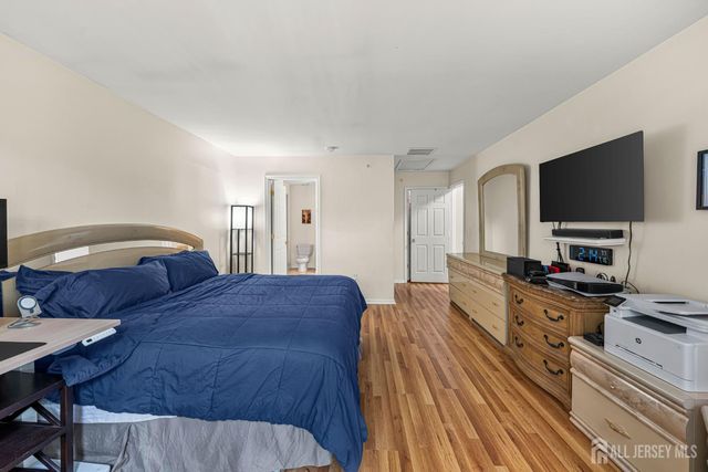 186 Sunshine Drive, Piscataway, NJ 08854