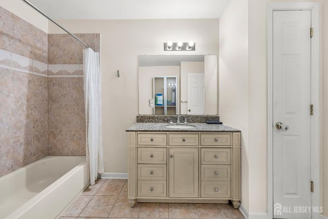 186 Sunshine Drive, Piscataway, NJ 08854