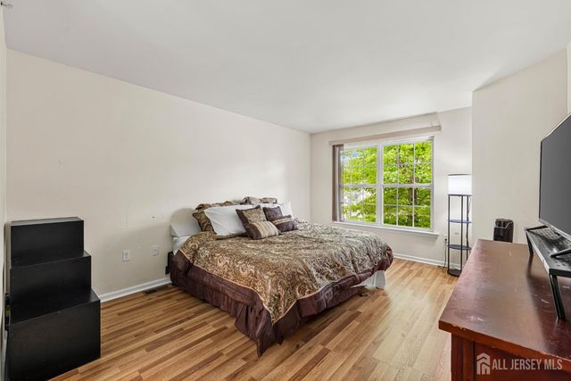 186 Sunshine Drive, Piscataway, NJ 08854