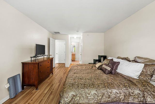 186 Sunshine Drive, Piscataway, NJ 08854