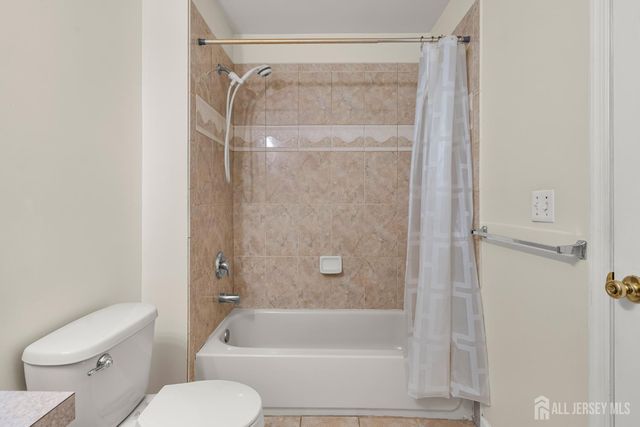 186 Sunshine Drive, Piscataway, NJ 08854