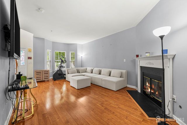 186 Sunshine Drive, Piscataway, NJ 08854