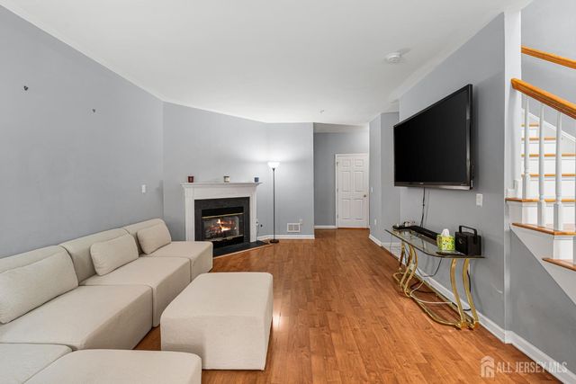 186 Sunshine Drive, Piscataway, NJ 08854