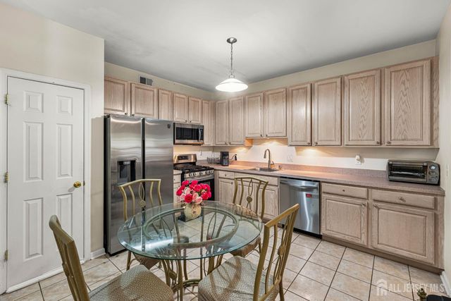 186 Sunshine Drive, Piscataway, NJ 08854