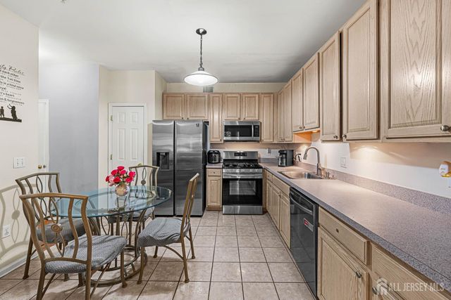 186 Sunshine Drive, Piscataway, NJ 08854