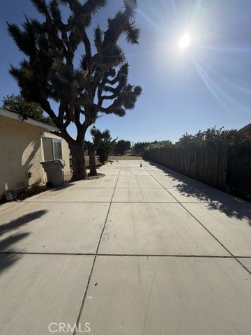 7602 MONTROSE AVENUE, Hesperia, CA 92345