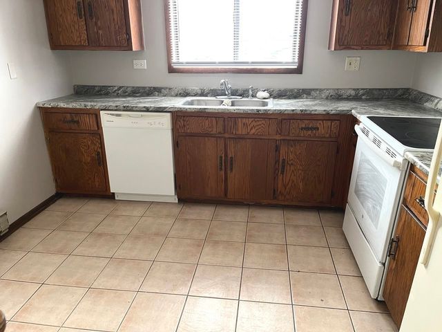 22405 Thomas Drive 2S, Richton Park, IL 60471