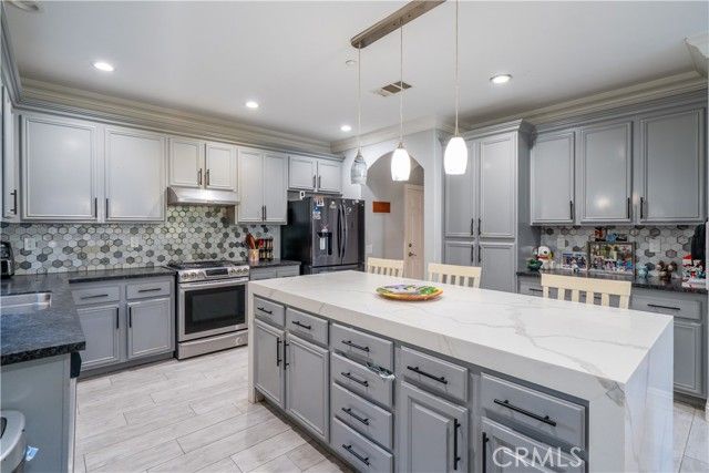 17139 Grapevine Court, Fontana, CA 92337